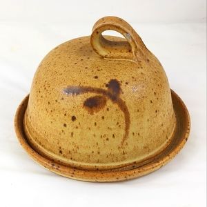 - Studio pottery dome butter dish signed (Z3)